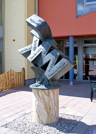 UKW, Bronze, Jugengästehaus "Uckerwelle", Prenzlau, 2005